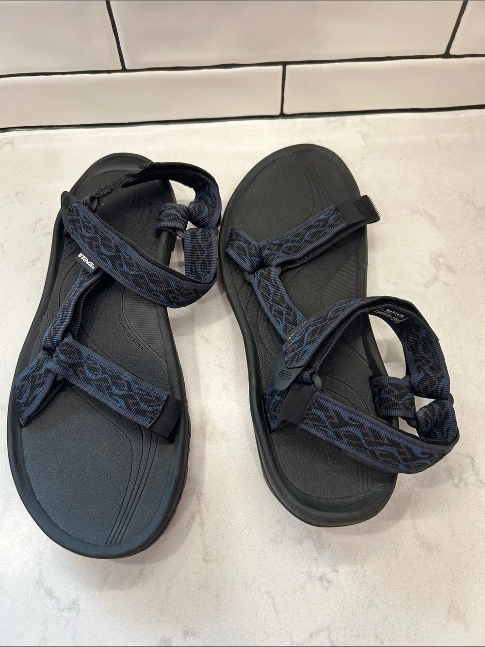 Teva Men's Hurricane 4 Sandals Strappy Outdoor Sandals in Navy/Black Wavy Trail